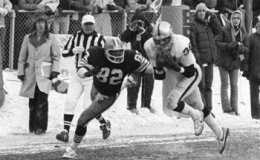 Former Oakland Raider Mike Davis Ready To Part With “Red Right 88”&nbsp;Football