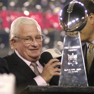 Art Modell being presented with the Vince Lombardi Trophy after winning Super Bowl XXXV.