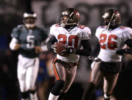Ronde Barber sails 95 yards with the game clinching touchdown.