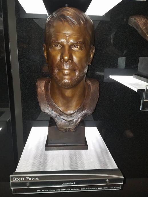 favre.bust