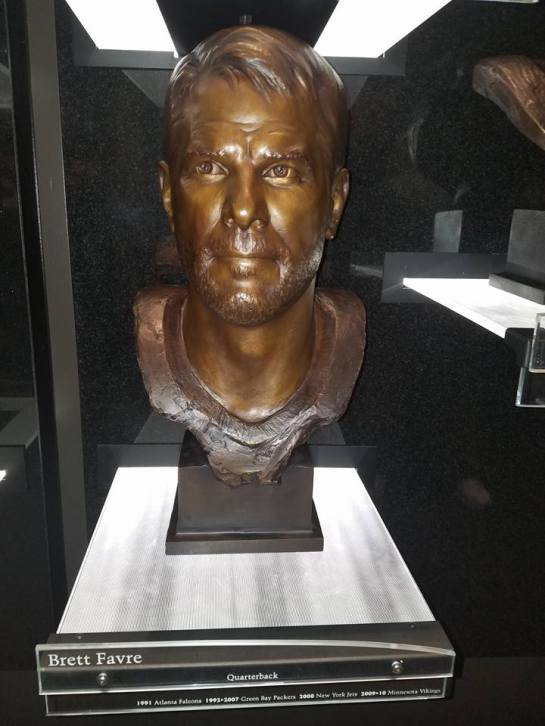 favre.bust